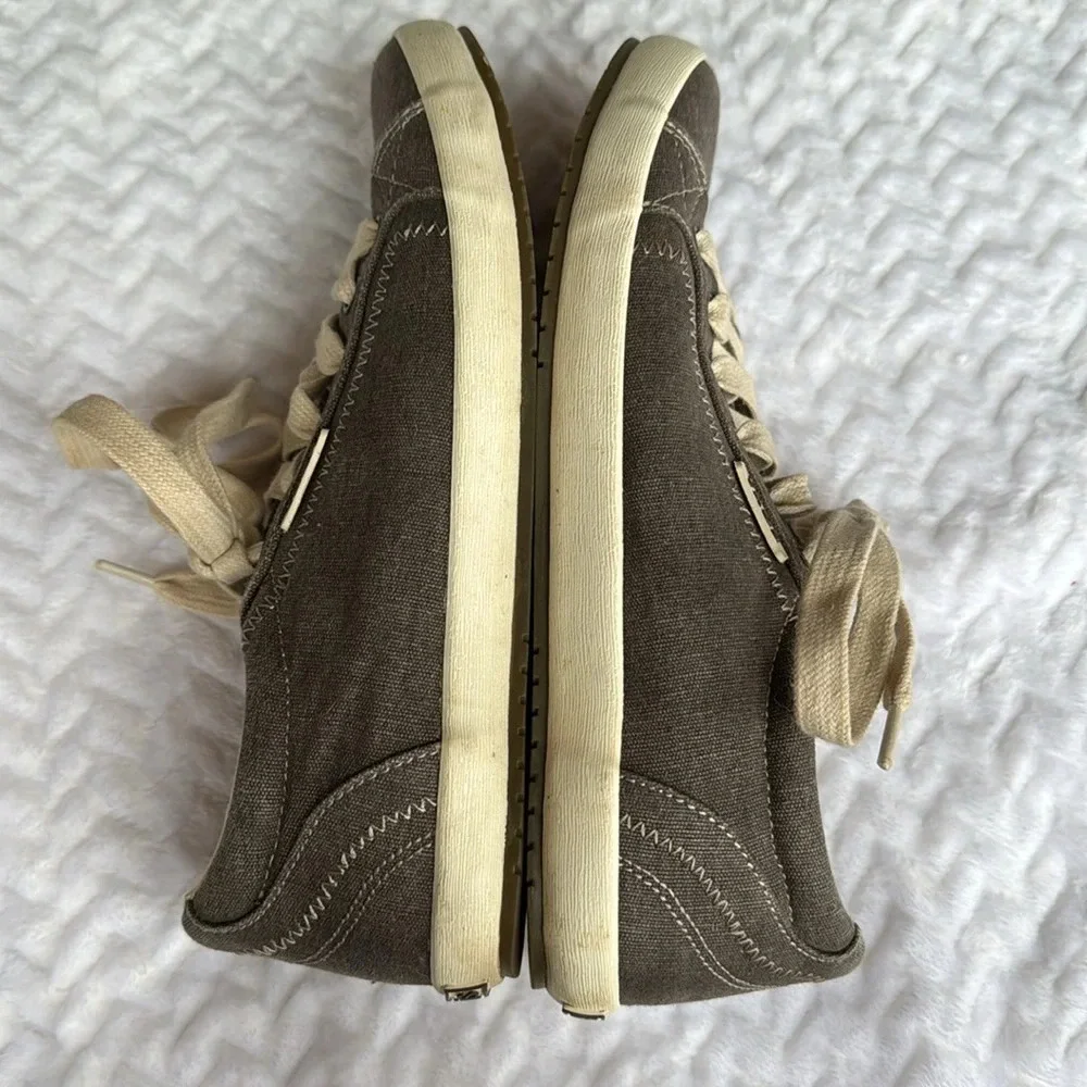 Taos Star Dark Grey Canvas Laced Sneakers 6.5”‎